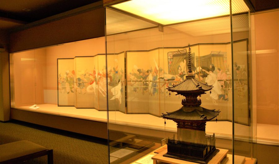 記念館展示室重要文化財「木製多宝塔」