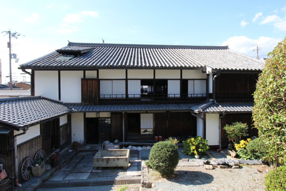自然と調和する日本の家