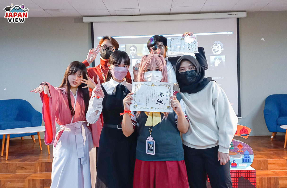 Tim Merah (紅組) sebagai Tim Terbaik di Karaoke Festival BINUS University
