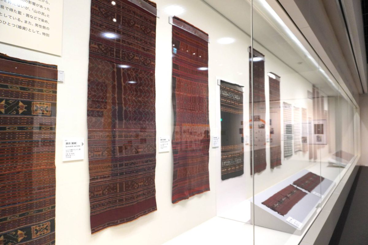 インドネシア・レンバタ島の交易が生み出した織物「イカット」