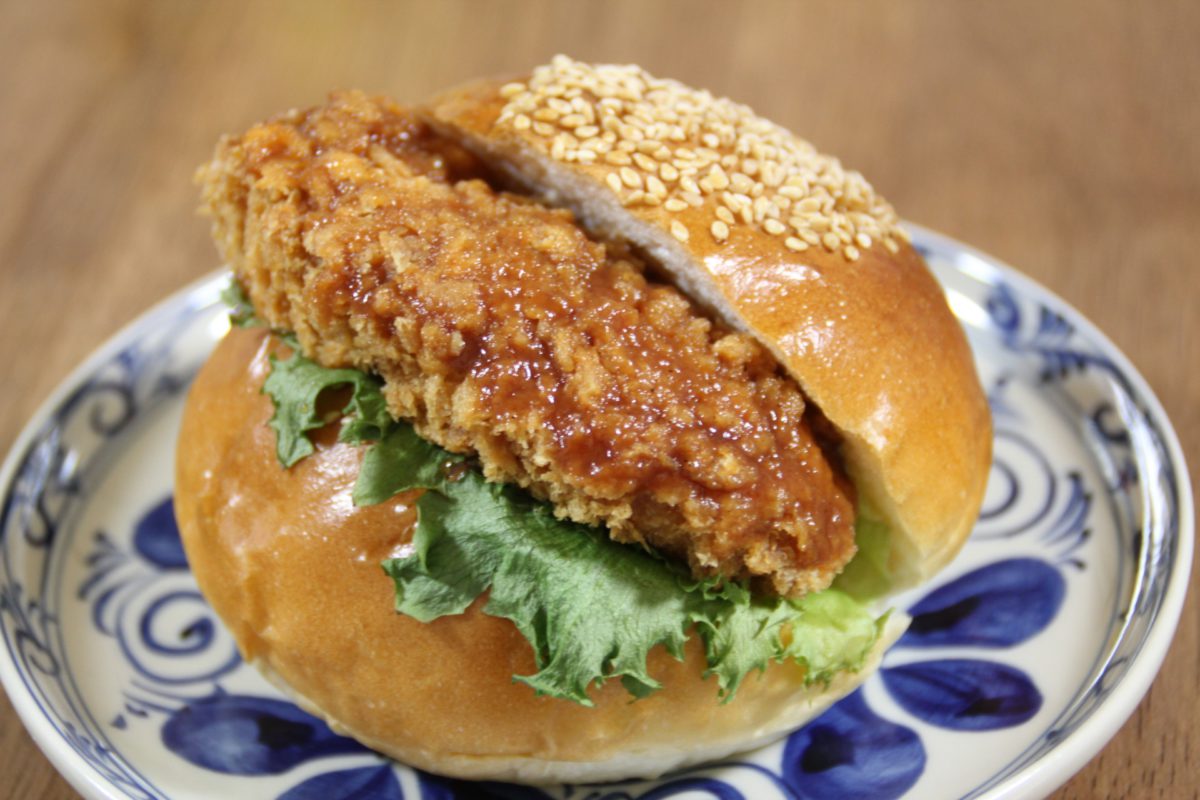 Korokke burger | Photo by: chocokuro (PhotoAC)