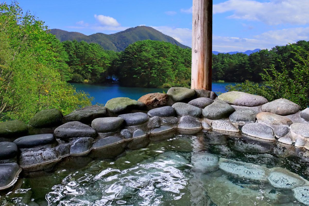 Open-air Bath Day 露天風呂の日 | Photo：marusuke2 (photoAC)