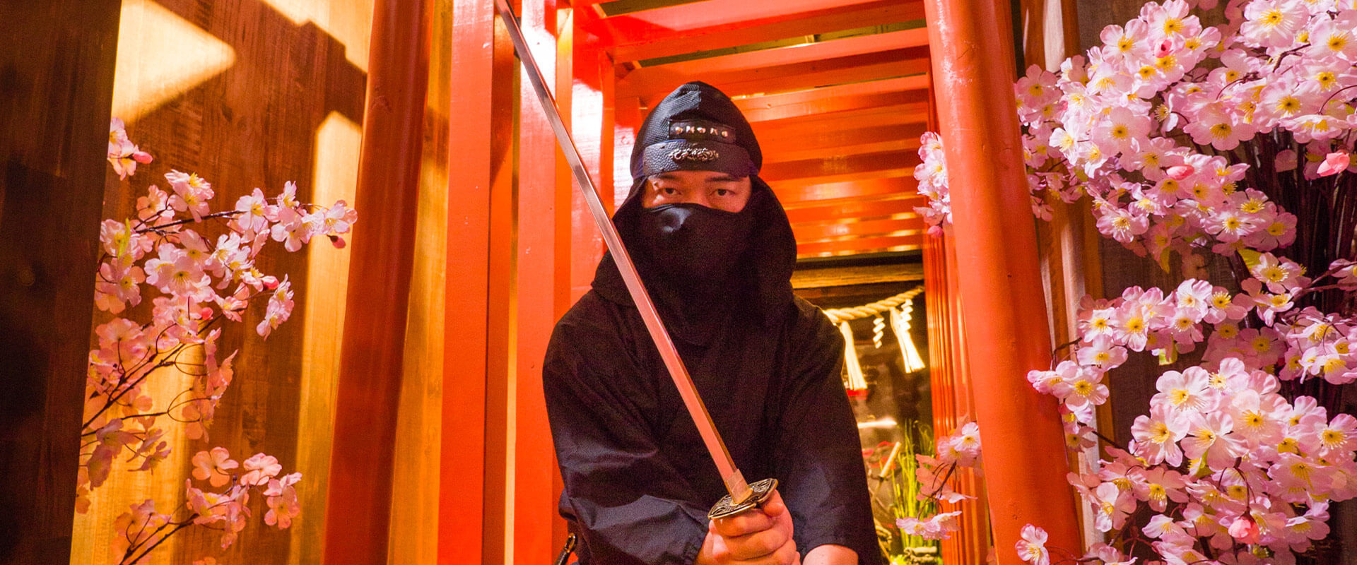 Ninja Trick House in Tokyo 手裏剣道場 新宿 忍者からくり屋敷